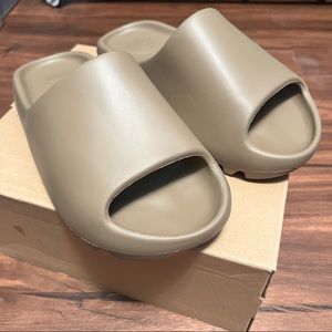 Yeezy Slide Earth Brown